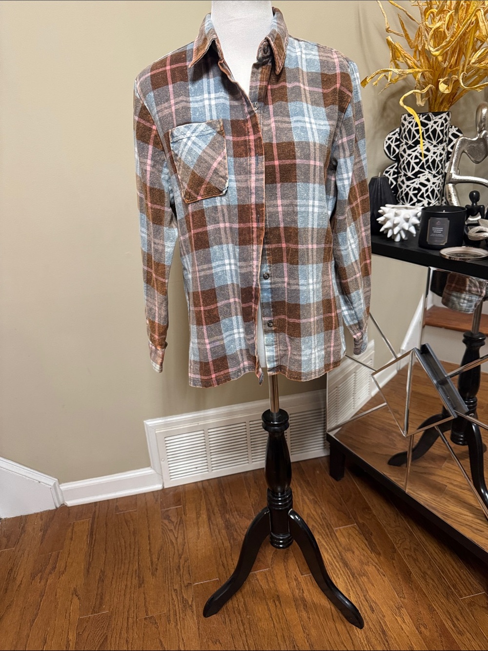 Altar'd State Plaid Button-Up Shirt Nashville Size S pre -owned.